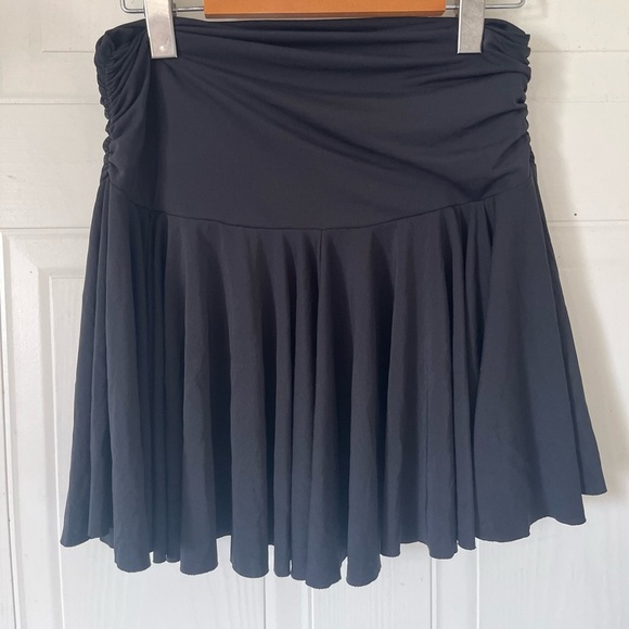 BCBGMAXZARIA Rayon Flowy Mini ruched Skirt Small - Picture 1 of 7